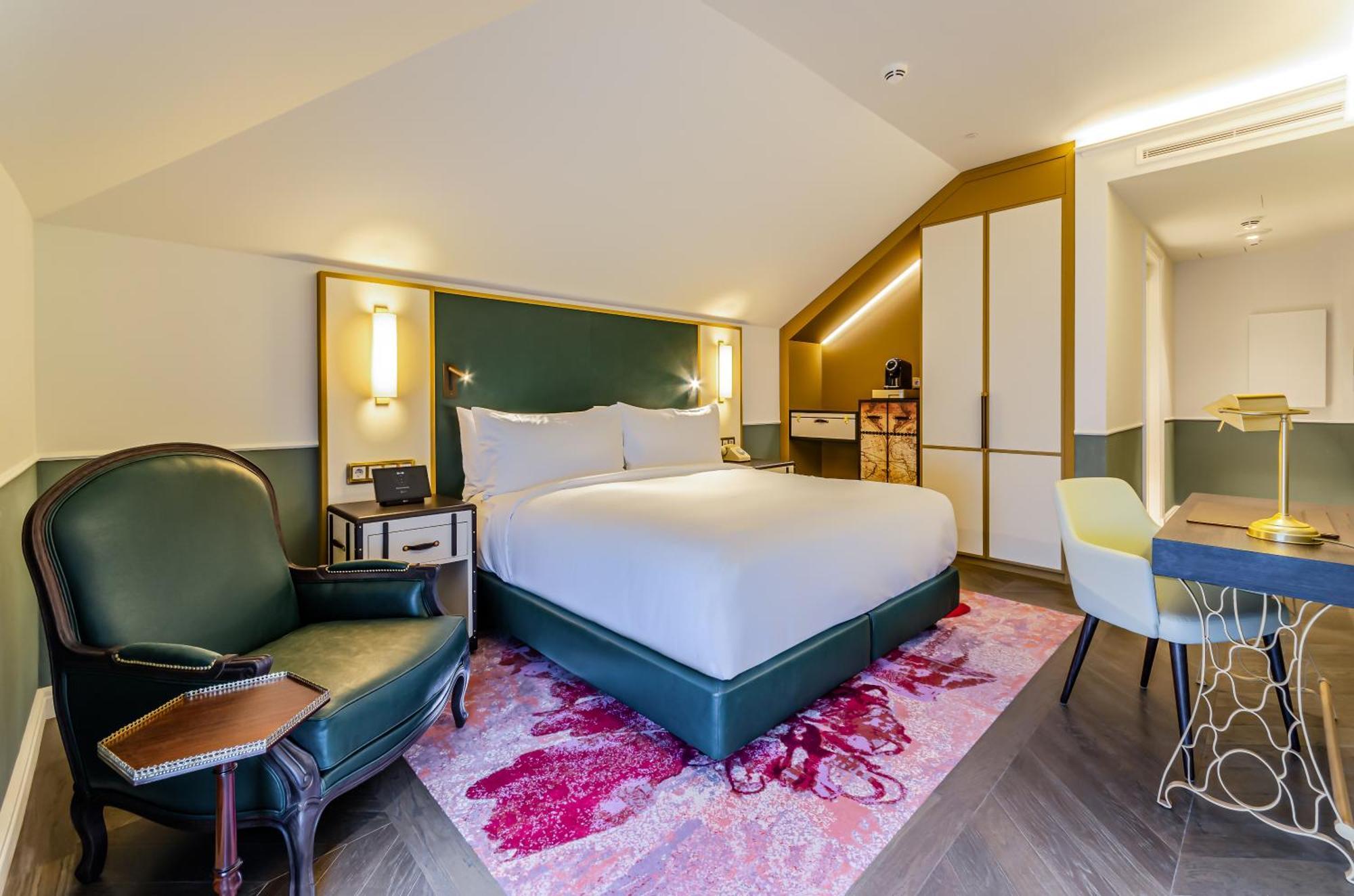 Deluxe King Room Balcony