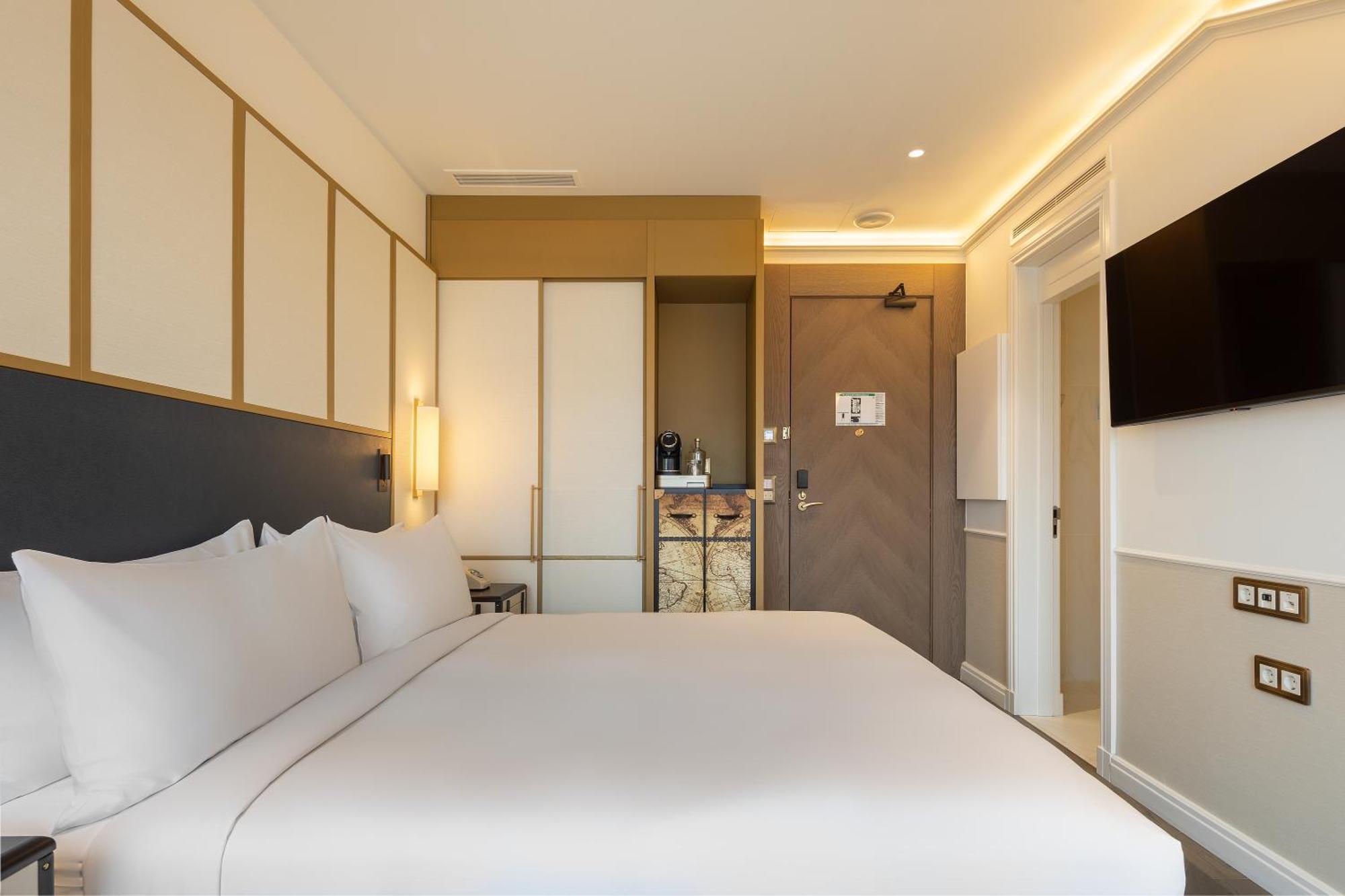 King Deluxe Room View Balcony